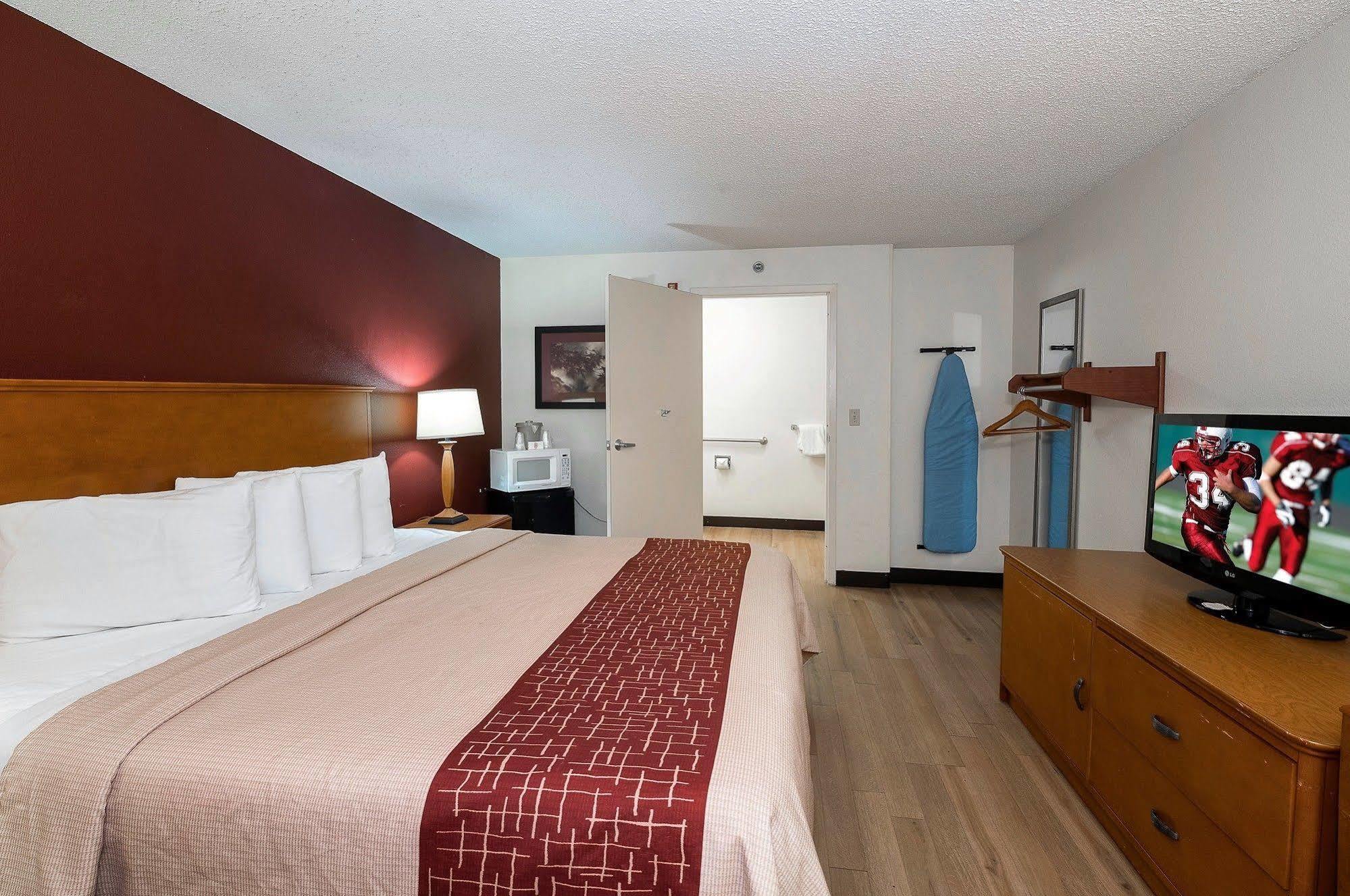 Cedar Rapids Inn Exterior foto